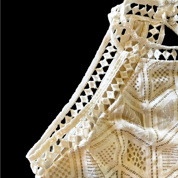 Gorgeous Cream Intricate Halter Lace Dress - Picture 8 of 9
